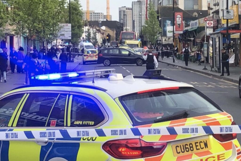 A Man Has Been Rushed To Hospital After He Was Stabbed In Broad Daylight On London Road #westcroydon