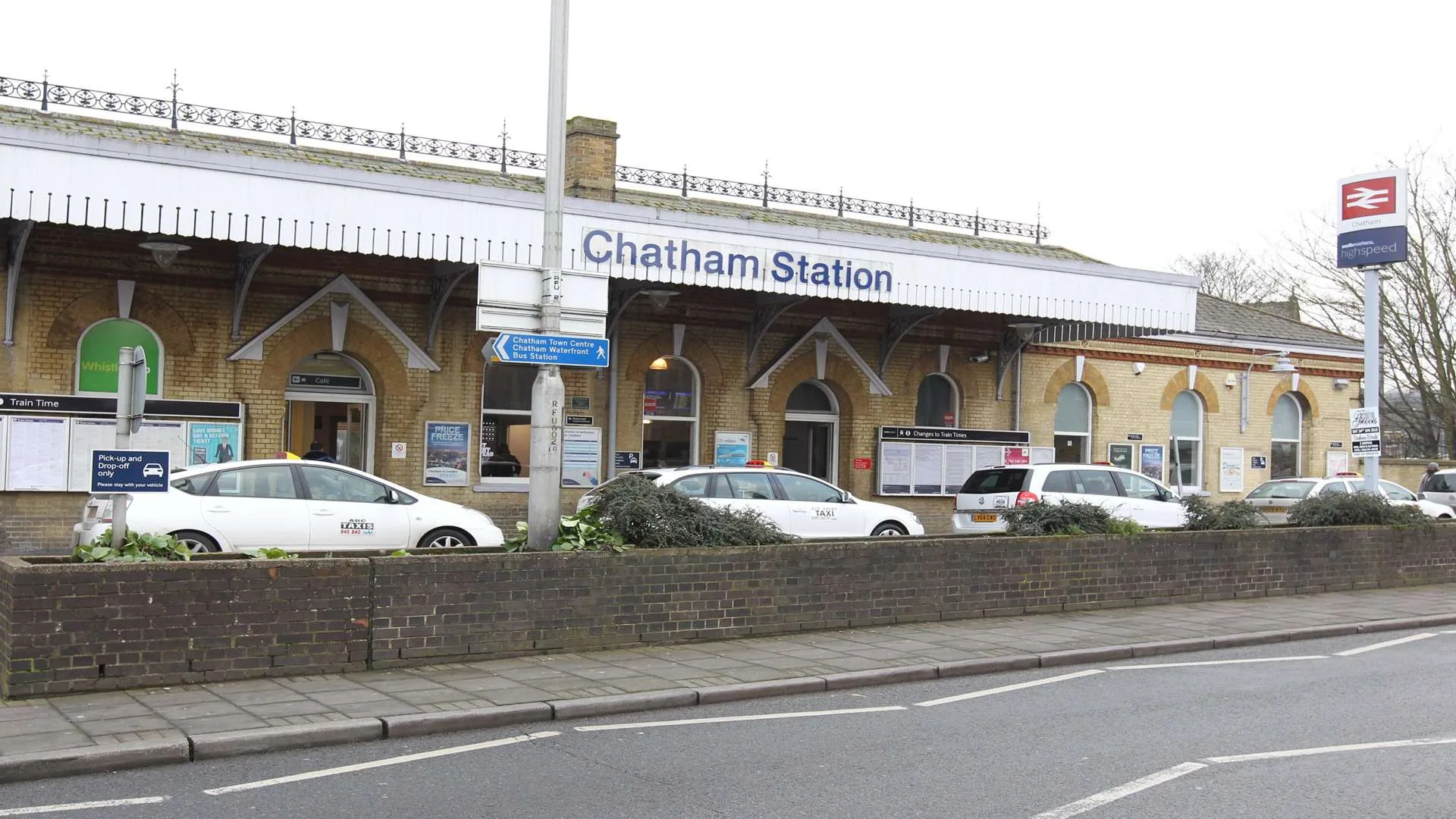 A suspected drug dealer was promptly arrested after he stepped off a train and encountered a Kent Police sniffer dog â€“ (ID 525129)