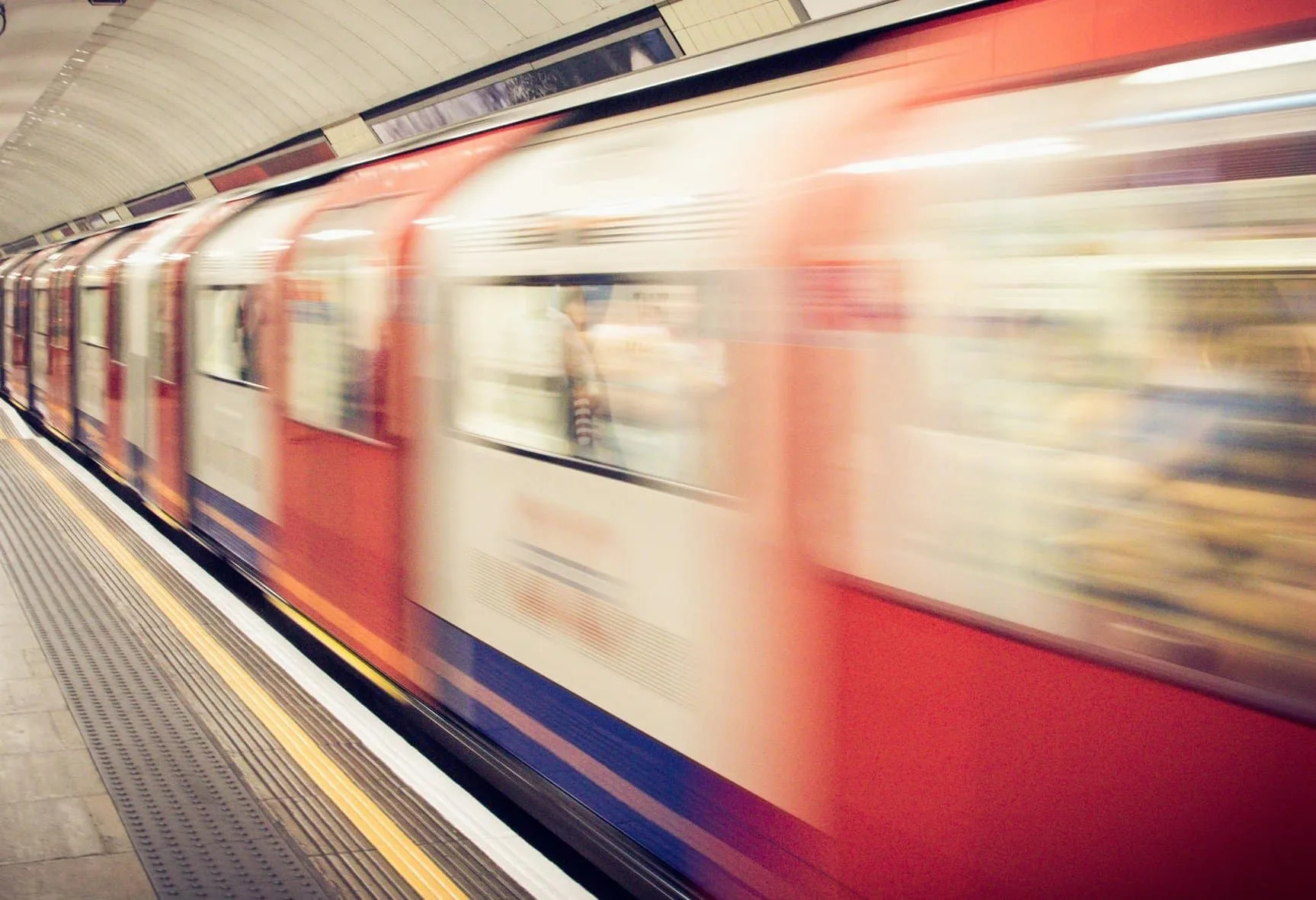 Police are looking for witnesses and information in connection with an incident that began on a District line Tube â€“ (ID 529517)