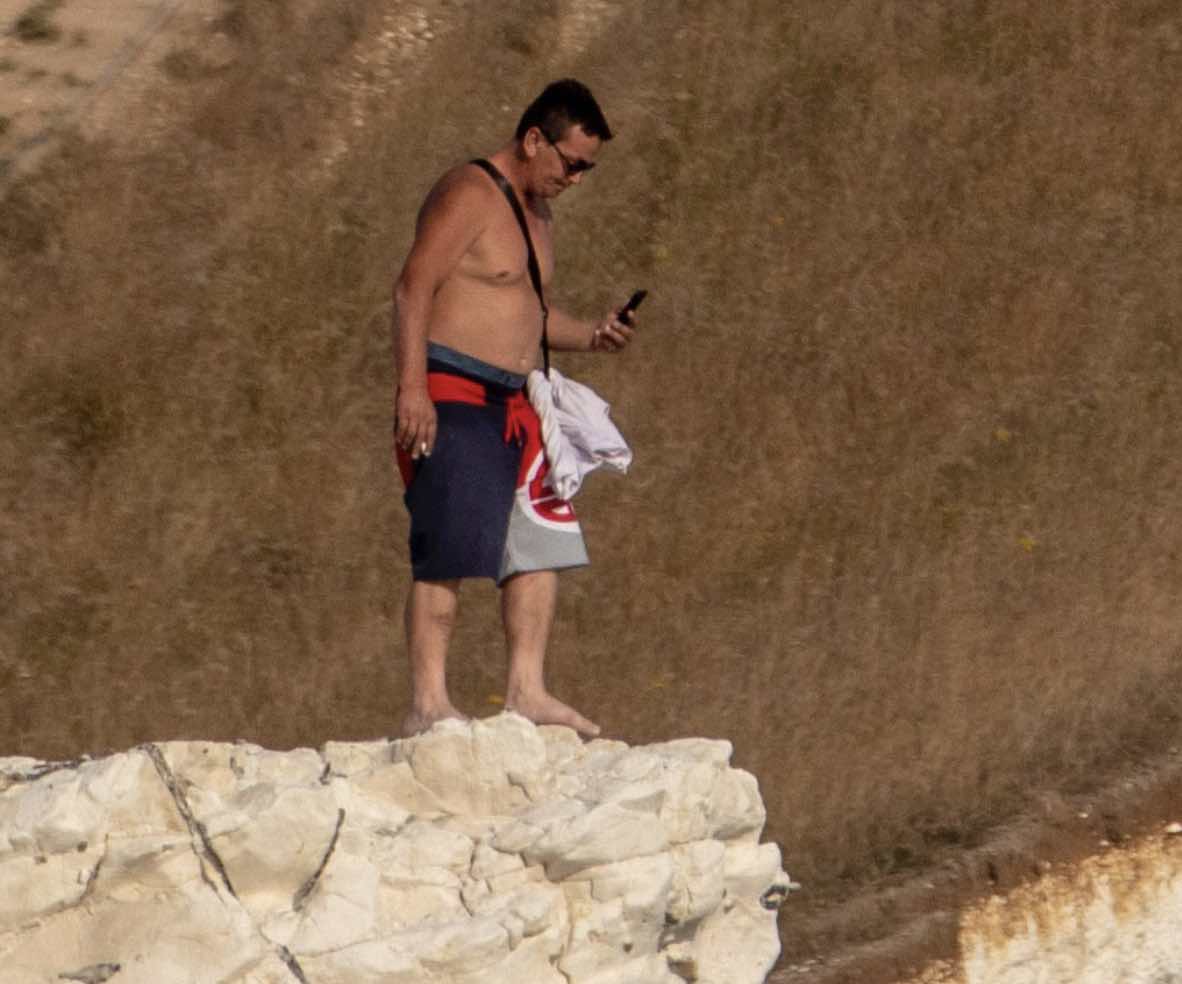 Shocking Images Show People Posing For Photos On Dangerous Cliff Edge In Seaford The Sun Must Have Gone To Their Heads