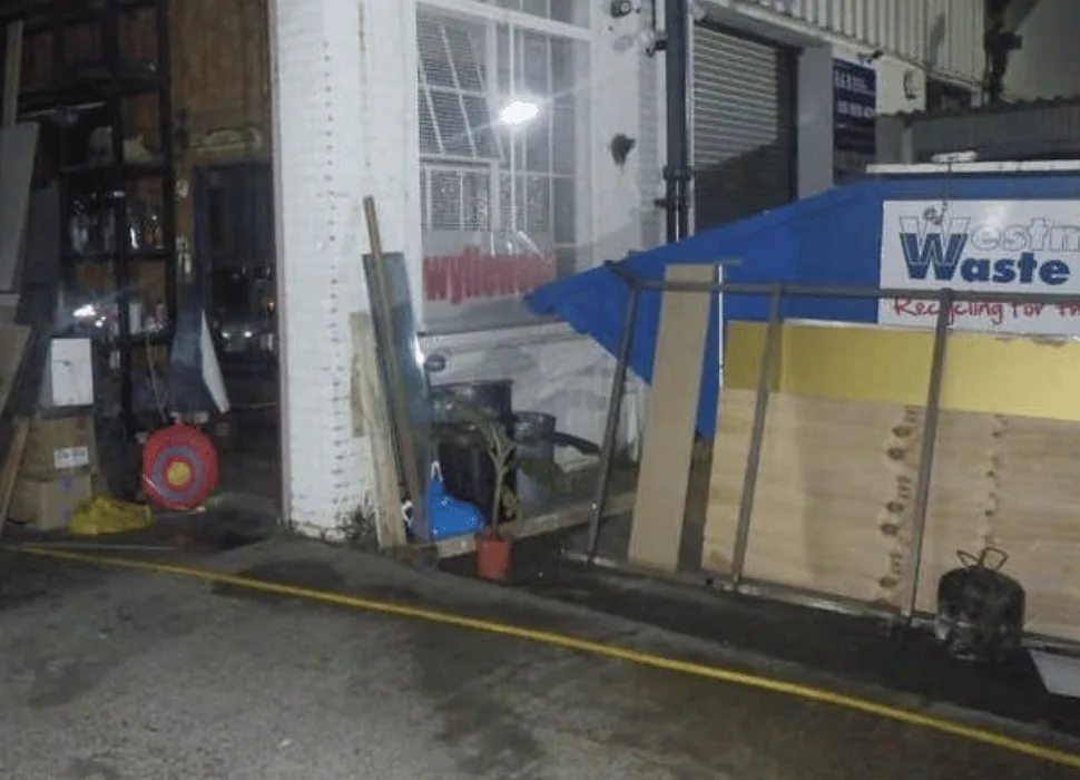 Six fire engines and approximately 40 firefighters were dispatched to a fire at a number of industrial units on Bell Green Lane in Sydenh…