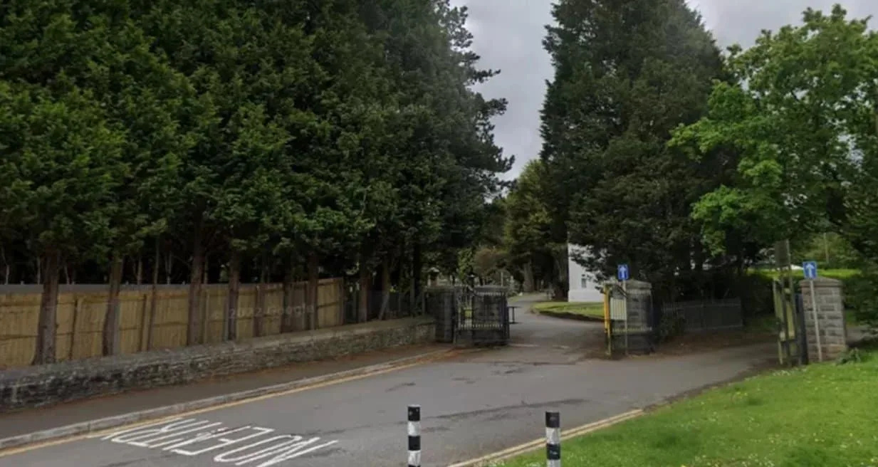 Thirteen people have been charged following â€œappallingâ€ violence in a cemetery â€“ (ID 532310)