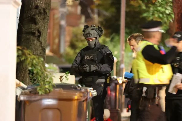 Breaking: Video of Armed Police responding to incident at Five Ways in Brighton â€“ (ID 531801)