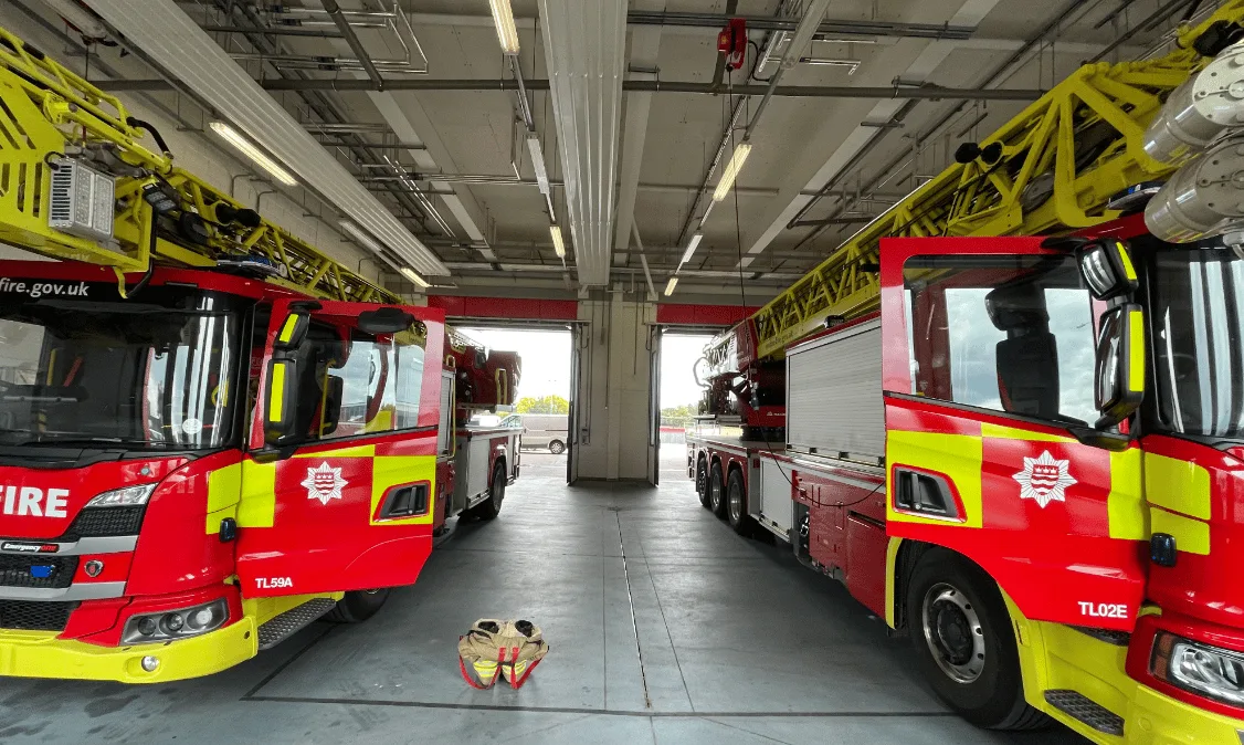 Major search operation after a person has been reported to have been seen be in the Limehouse Basin in East London â€“ (ID 535634)