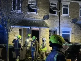 Car ploughs into property fracturing gas main after high speed Police chase in Orpington