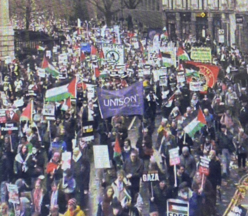 Pro-Palestine Protesters Rally in London, Urging Ceasefire Amid Tensions