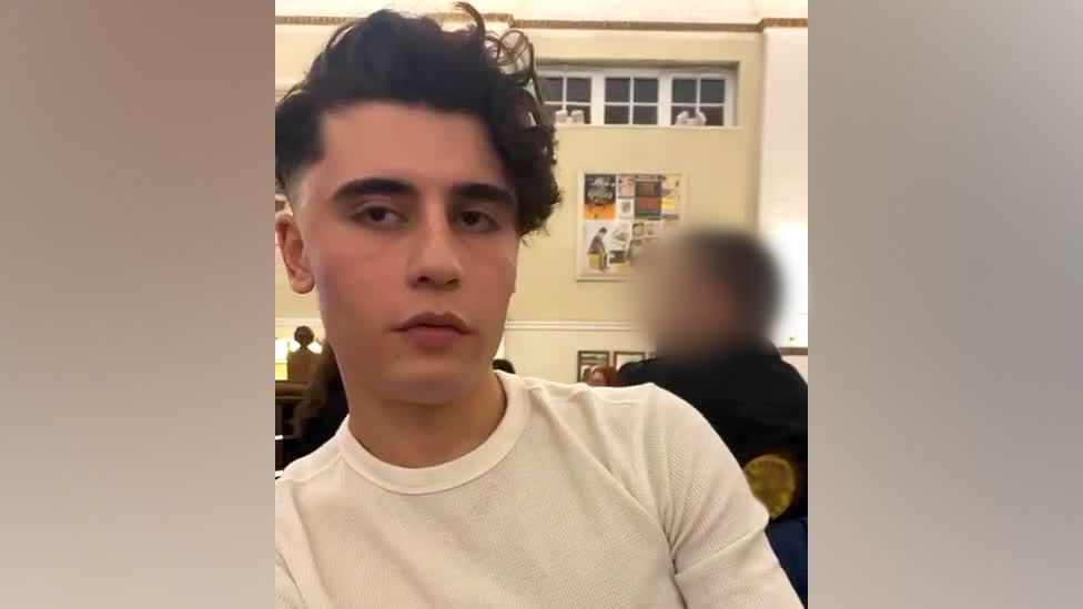 A man has been arrested as part of a Met Police investigation into the alleged escape of a prisoner from HMP Wandsworth last September