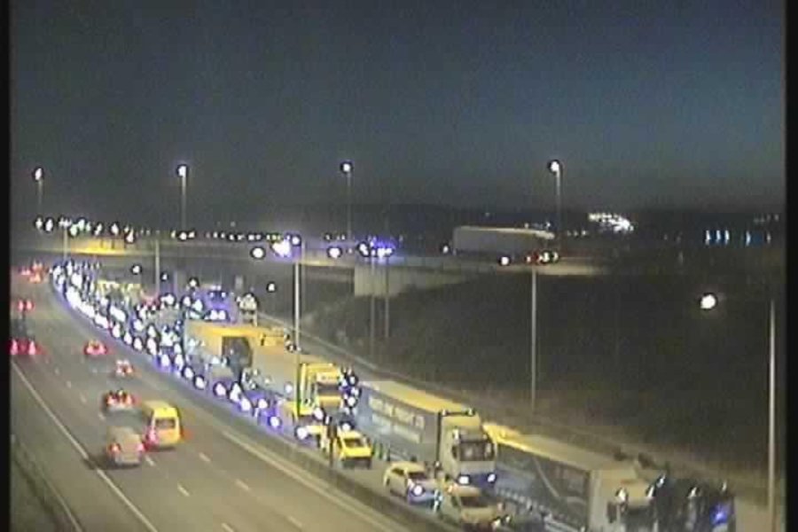 Severe Delays on Dartford Crossing Due to Vehicle Fire
