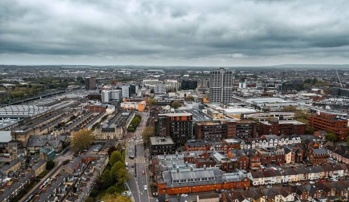 A man has been arrested on suspicion of arson following a fire in Swindon town centre