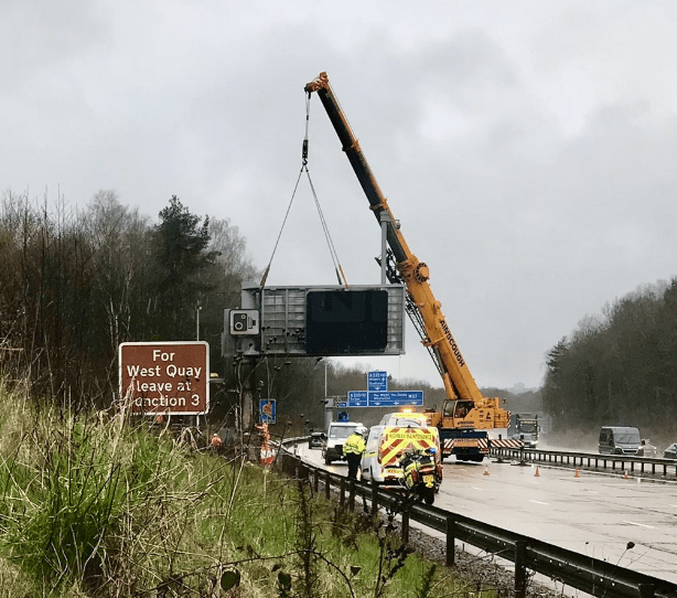 M27: Motorway Reopens After Gantry Removal Following Fatal Crash