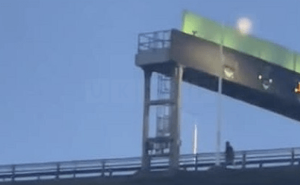 Police Close QE2 Bridge Due to Welfare Concerns