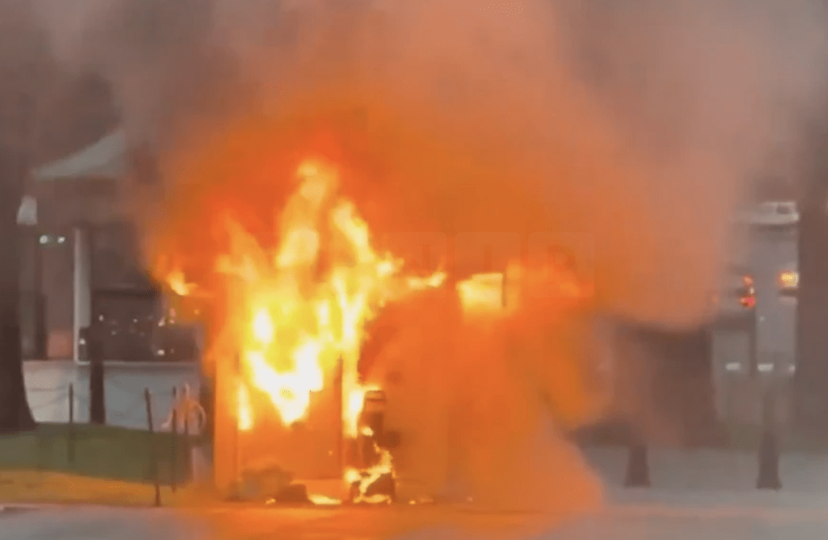 Fire Erupts at Lincoln Memorial in Washington DC
