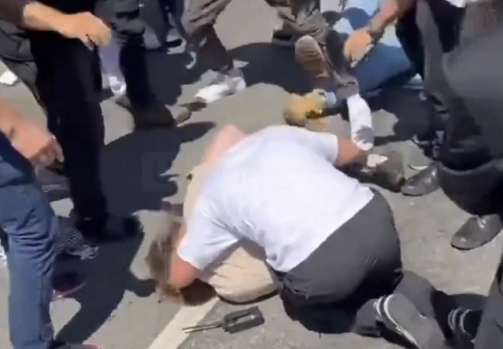 Chaos Erupts as Pro-Palestine Protesters Clash with Jewish Counter-Protesters in Los Angeles