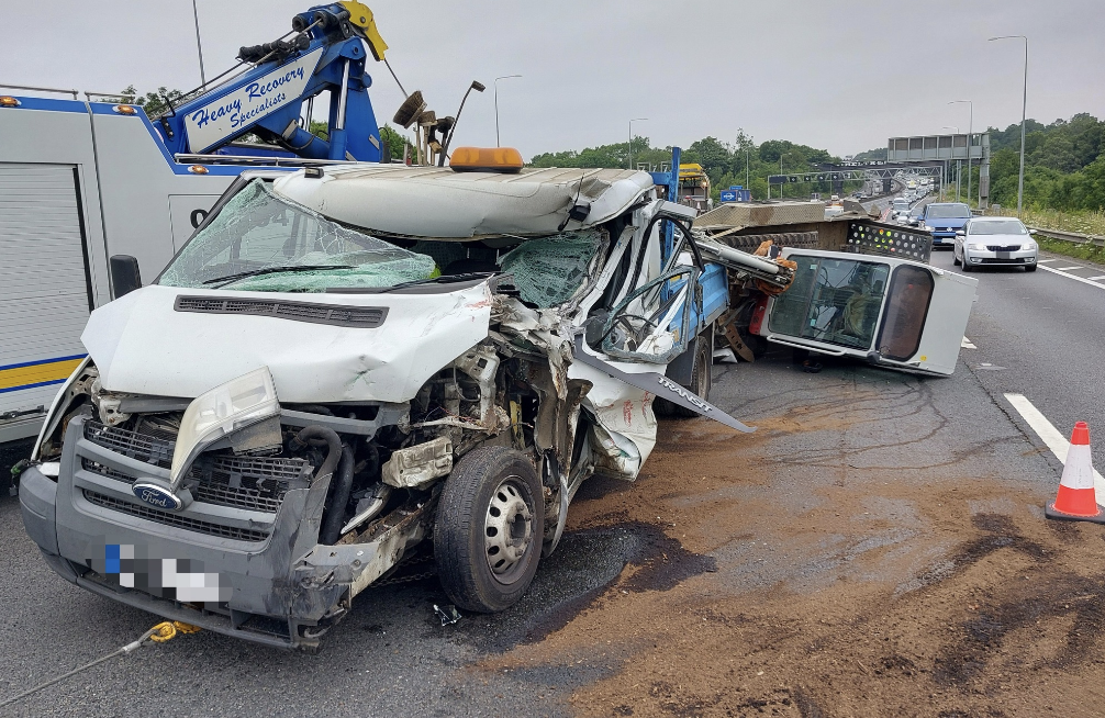 Multi-Vehicle Collision on M25 Causes Major Delays, Highlights Dangers of Distracted Driving