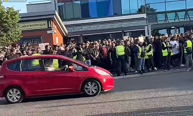 Anti-Fascist Protests Sweep UK Cities Amid Far-Right Concerns