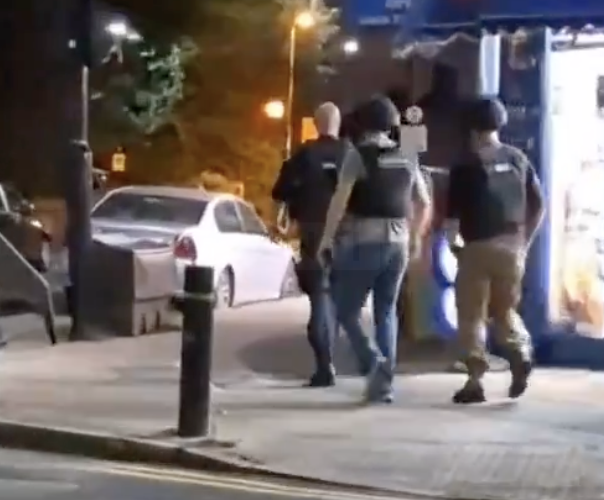 Armed Standoff on Heath Road: New Footage Reveals Tense Police Negotiation After Police describing it as a minor assault