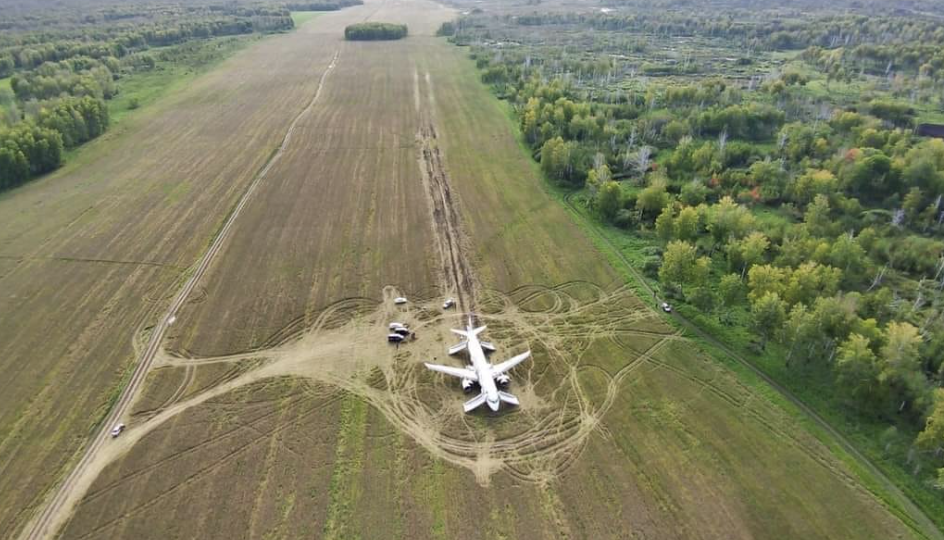 Russian Pilot Makes Emergency Landing in Wheat Field, Saving All Passengers on Ural Airlines Flight