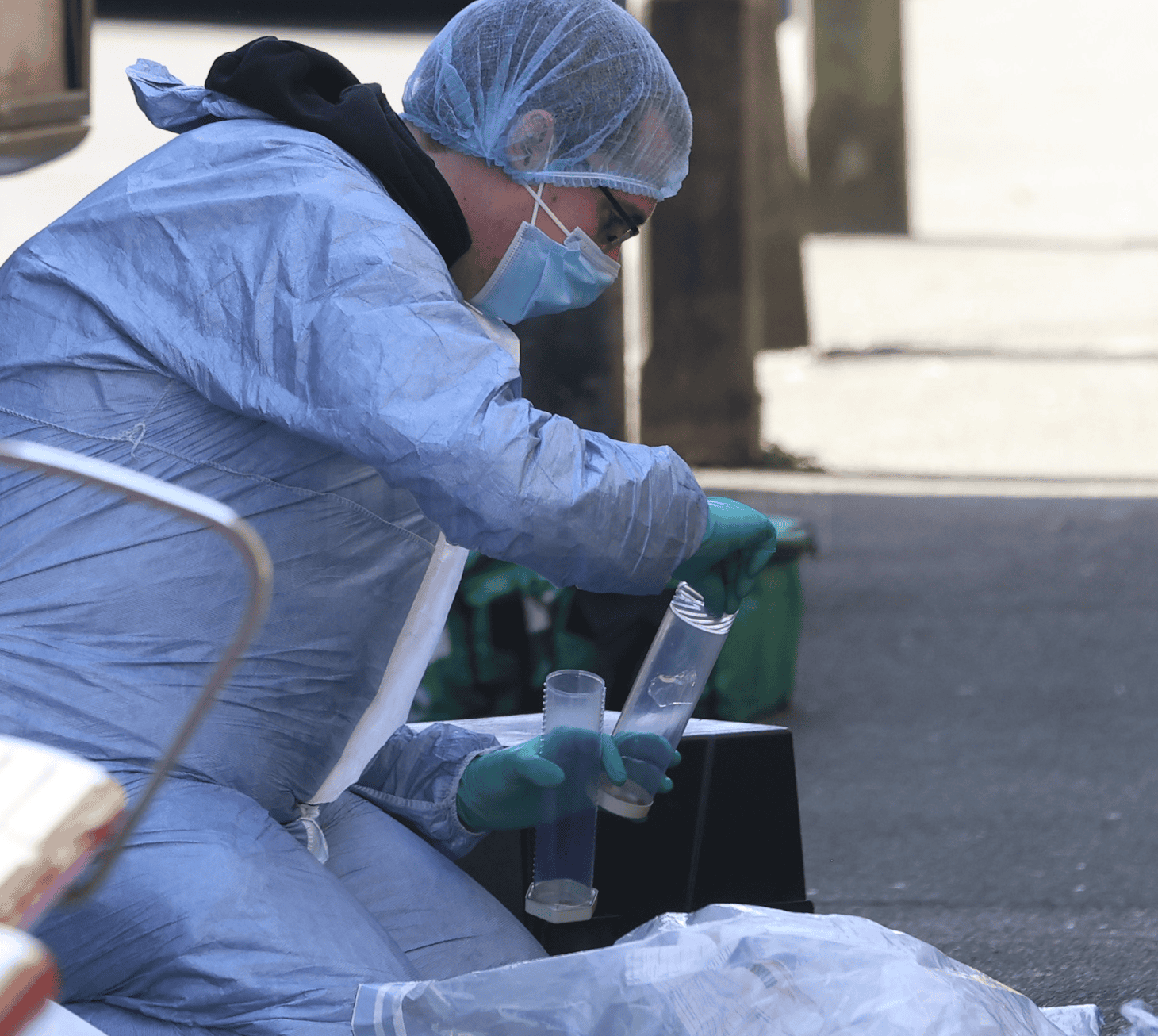 Police officer injured by glass in London night bus knife attack that  leaves 2 in hospital – UKNIP