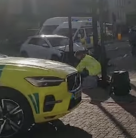 Car Crashes into Lamppost on Commercial Road, East London – Two Injured Including a Child