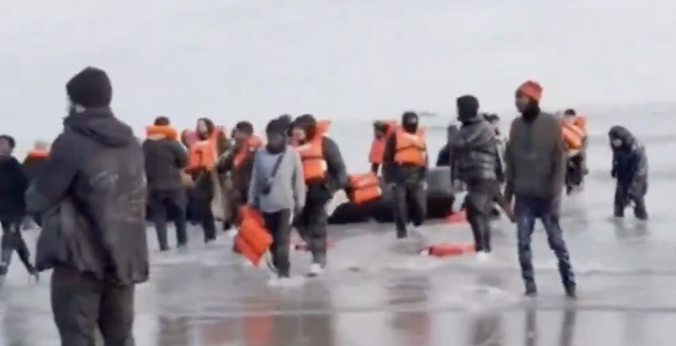 French Police Puncture Migrants’ Dinghies in Bid to Curb Channel Crossings