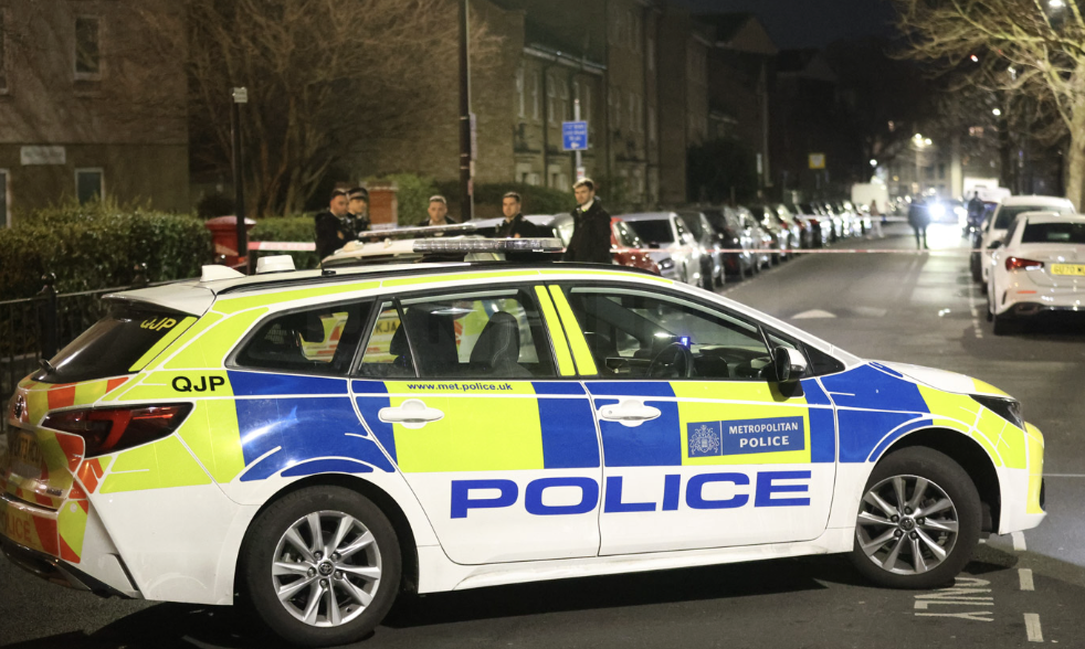 “Mind Your Business” — Shock as Police Officer Dismisses Concern After Stabbing Near Wallwood Street