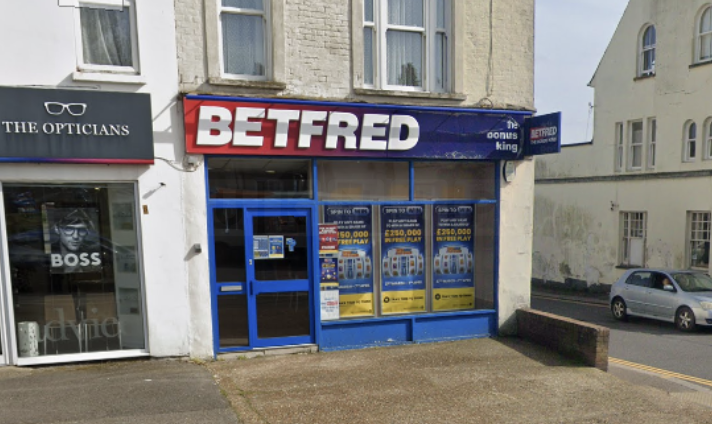 Police Appeal for Witnesses After Attempted Robbery at Betfred in St Leonards