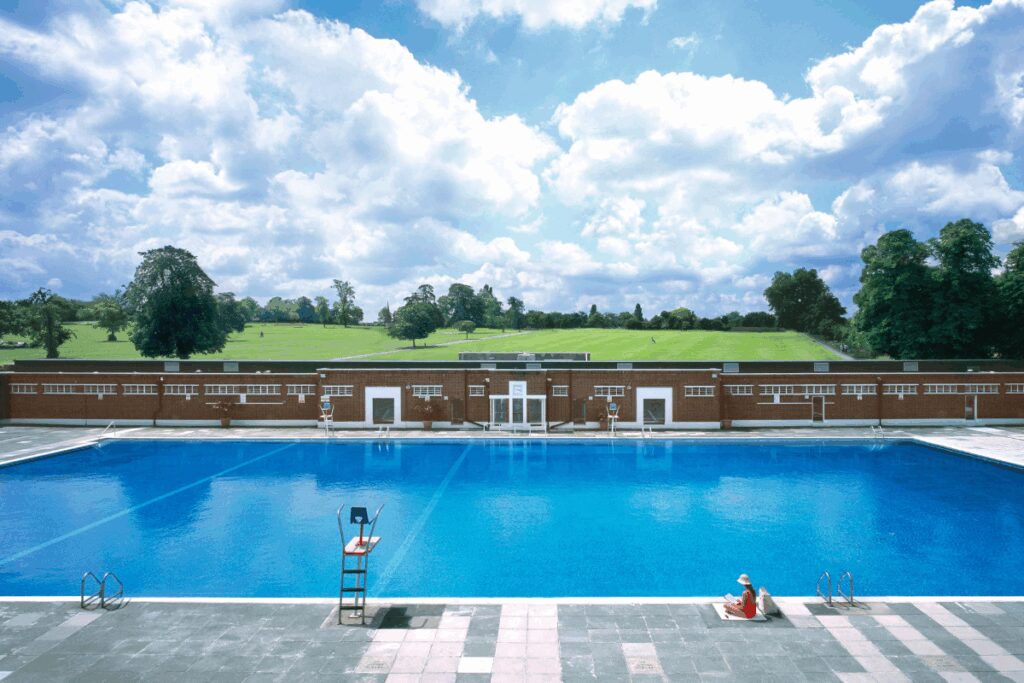 Woman Taken to Hospital After Crash in Chislehurst