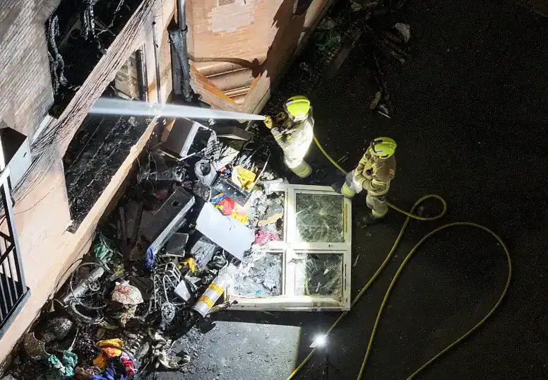 E-Bike Battery Fire Injures 11 and Forces Evacuation of 50 in Bethnal Green Flat Blaze – UKNIP