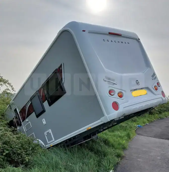 Caravan Comes Loose Near Cambridge Services – Police Assist with Recovery – UKNIP