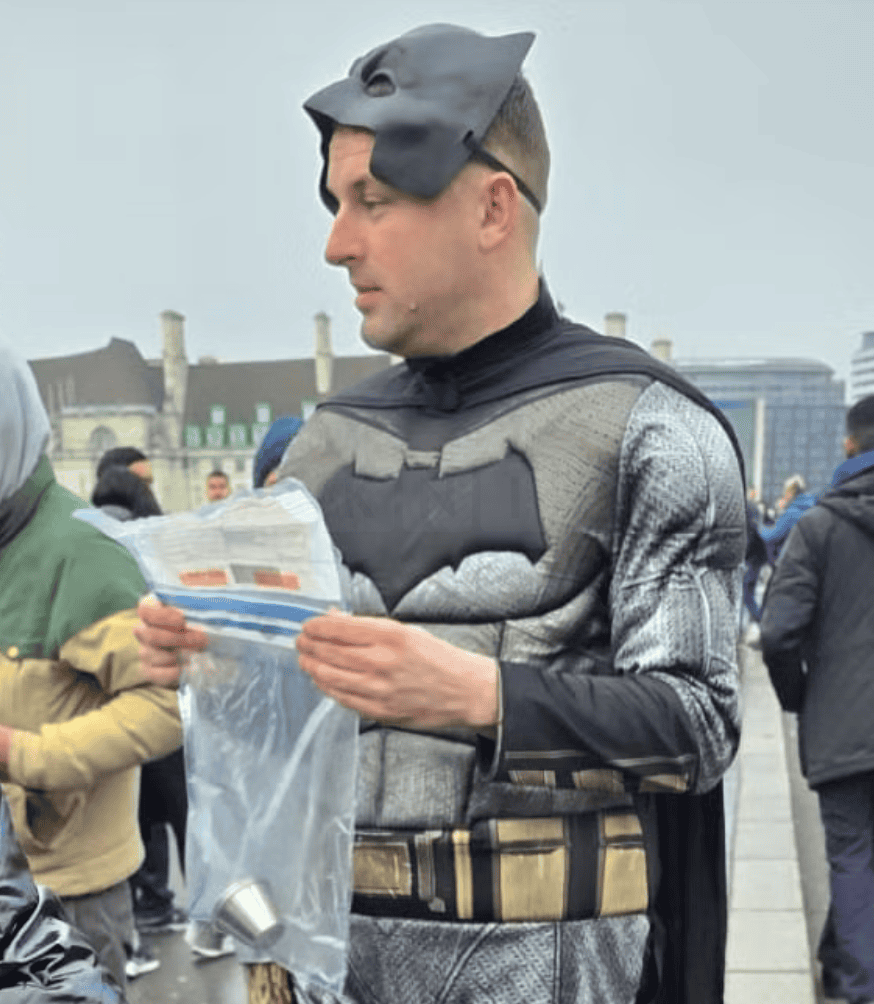 Batman and Robin Nab Illegal Gamblers on Westminster Bridge