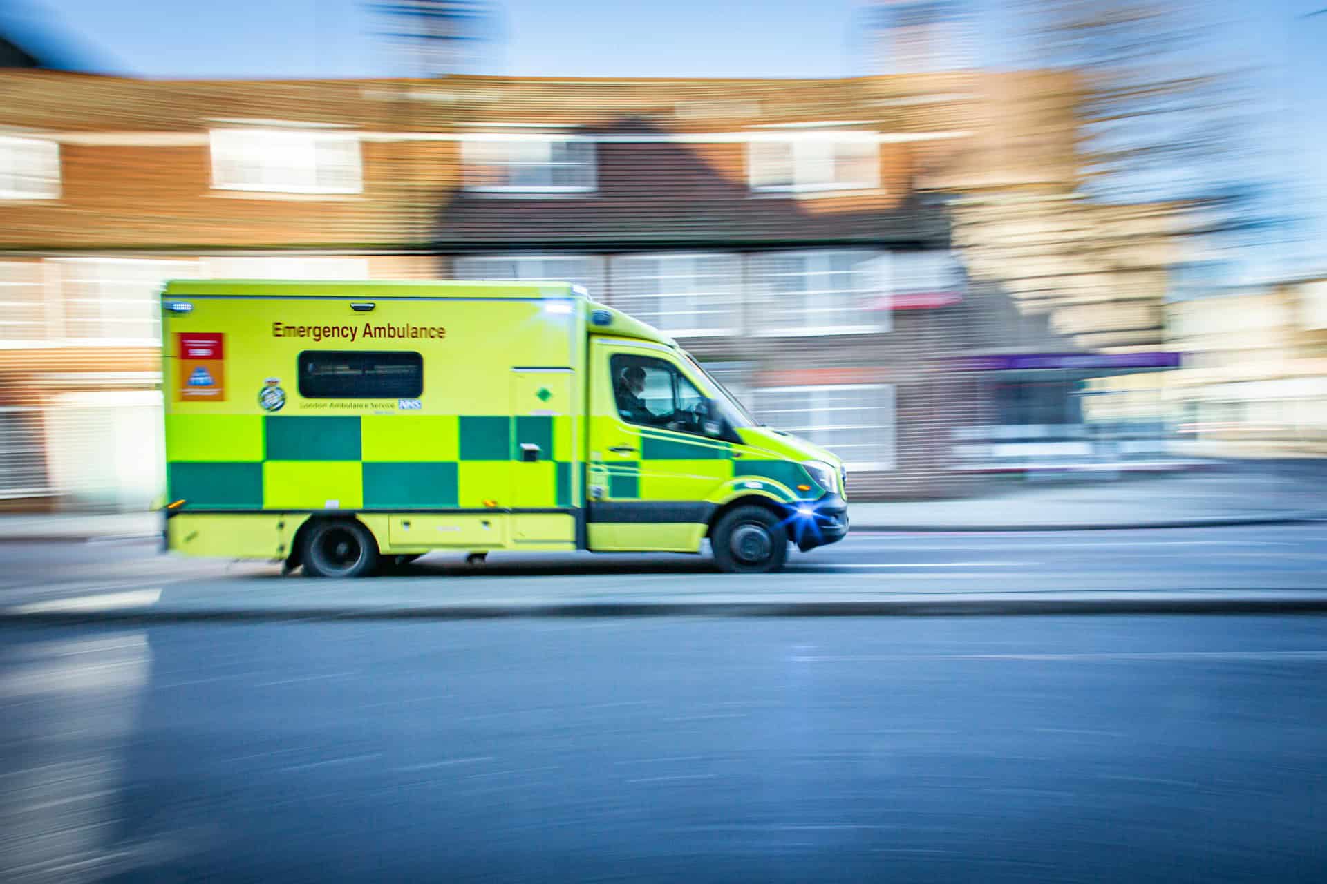 Elderly Man Hospitalised After Serious Hornchurch Crash on Station Lane – UKNIP