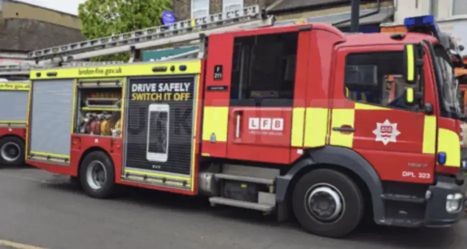 Emergency Services Respond After Person Reportedly Trapped Under Bus in Thornton Heath – UKNIP