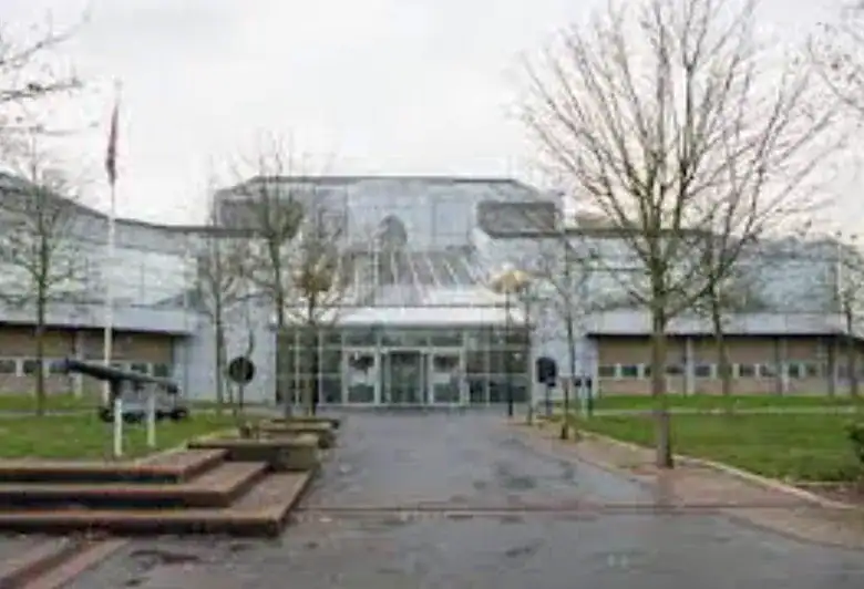 Brave Delivery Driver Foils Violent Robbery Attempt in Gravesend – UKNIP