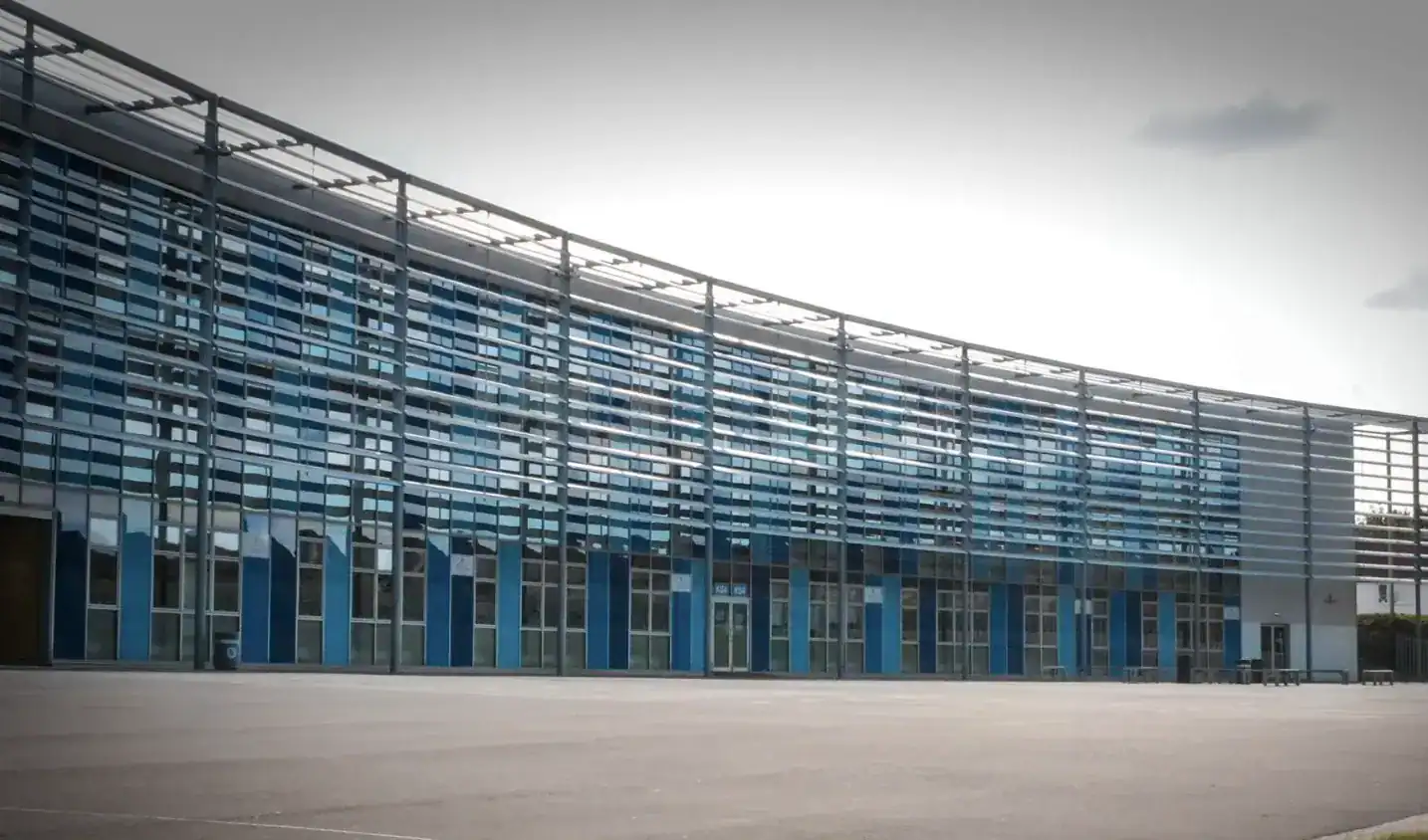 Teen Girl Arrested After Lockdown at Haberdashers’ Knights Academy in Bromley – UKNIP