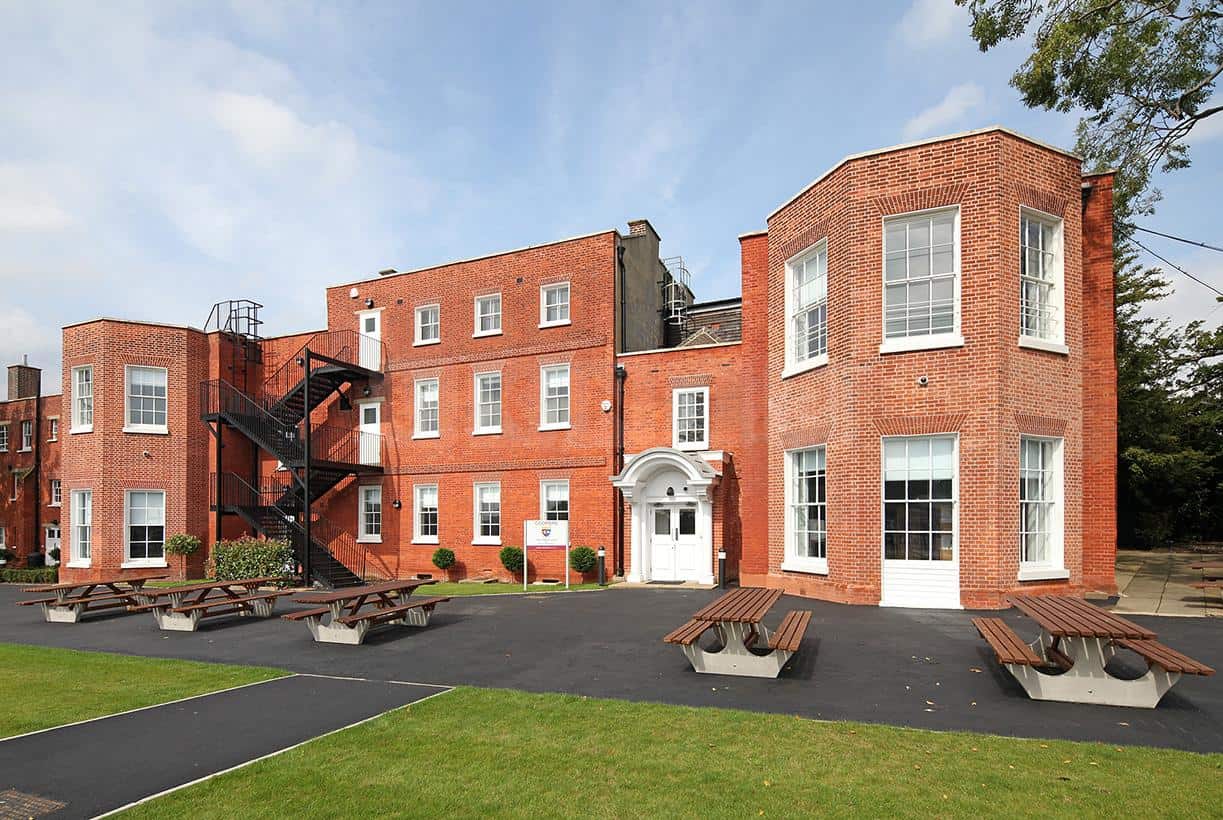 Coopers School Teenager Rushed to Hospital After Medical Emergency in Chislehurst