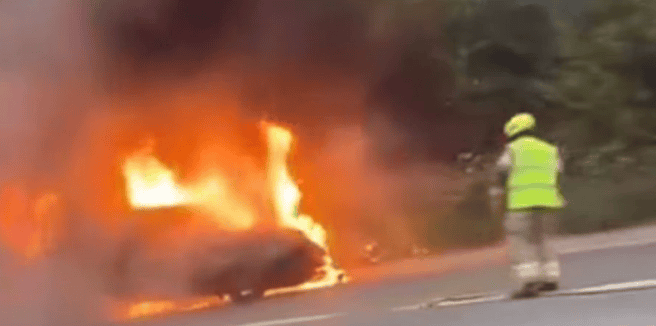 Range Rover Bursts Into Flames on A406 North Circular in Barking