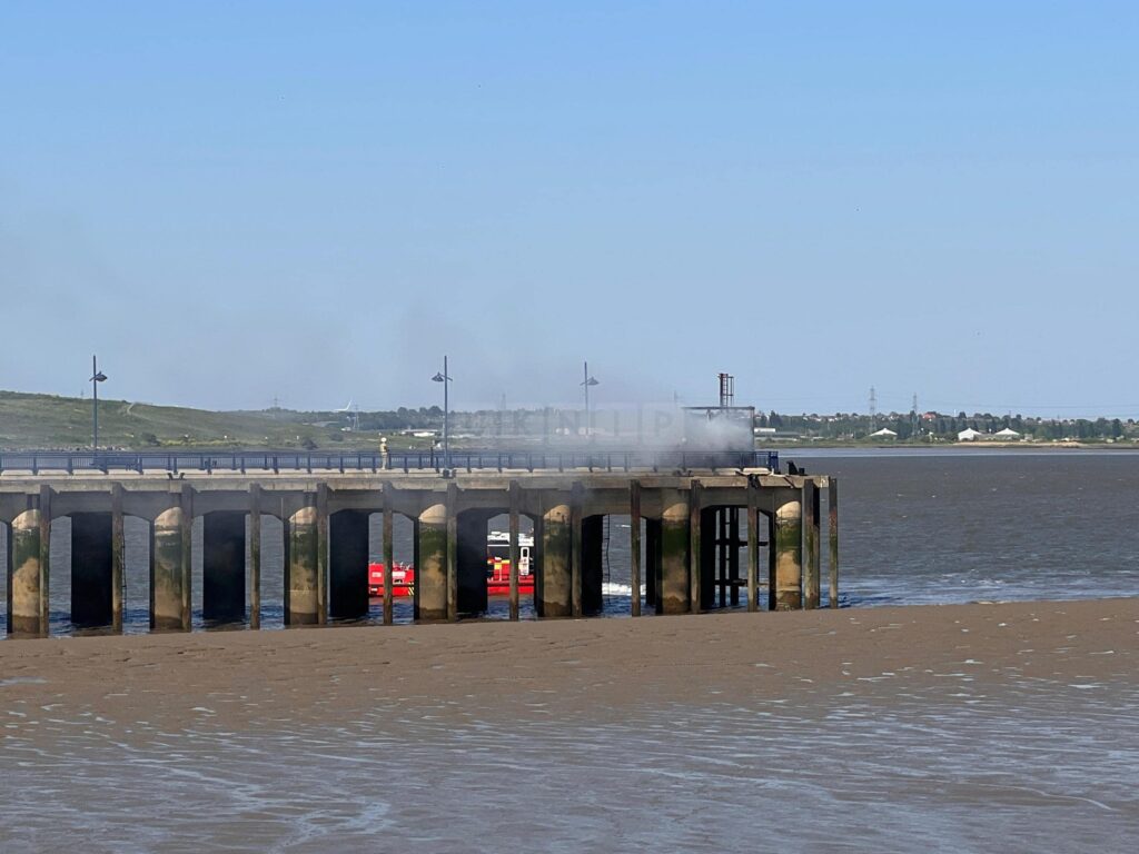 Man Arrested on Suspicion of Arson After Fire at Erith Pier – UKNIP
