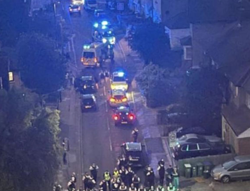 Large-Scale Disorder Erupts in Slade Green and Erith Amid Knife Reports and Police Response