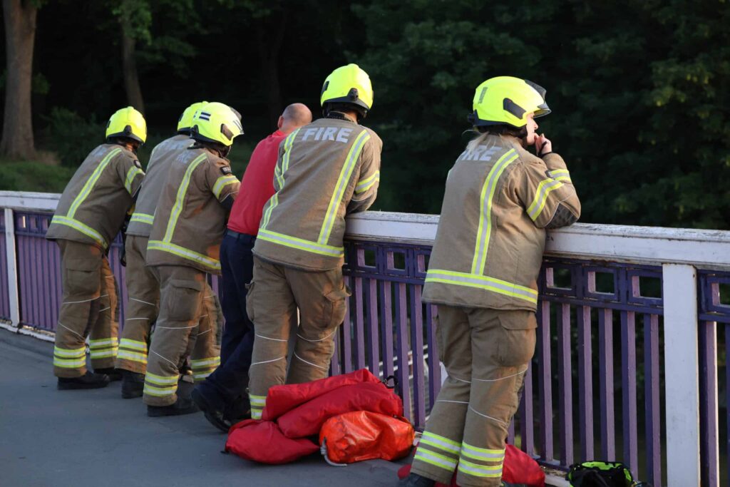 Major Search Operation Underway on River Thames After Reports of Person in Water at Chelsea Embankment