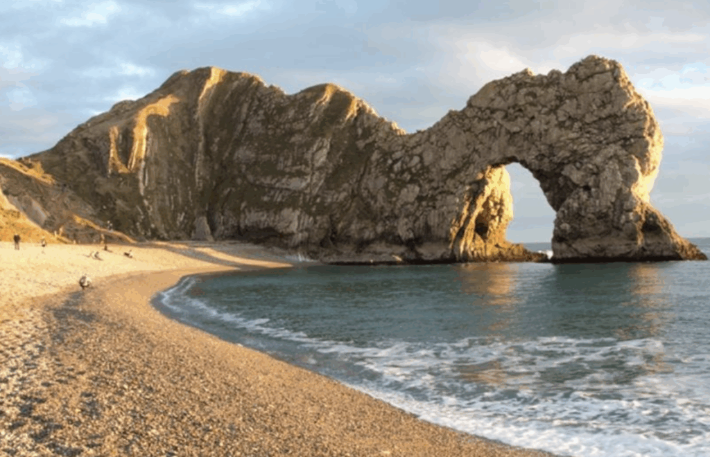 Woman in Her 30s Dies at Durdle Door During UK’s Hottest Day of the Year