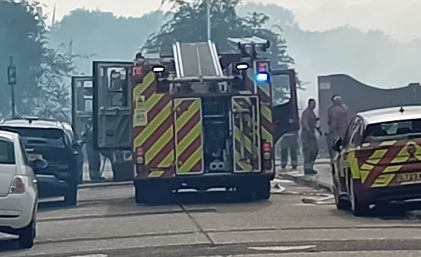 Eight Fire Engines Tackling Major Grass Fire in Rainham