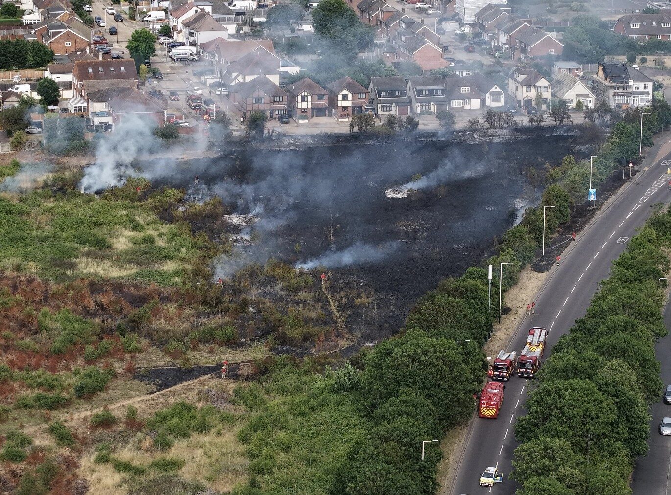 Glebe Road Residents Evacuated as Major Grass Fire Rages Behind Albion Pub in Rainham
