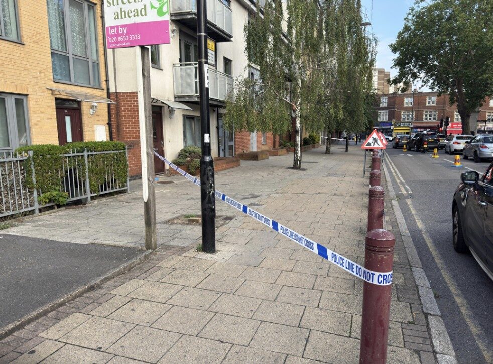 Man in His 20s Stabbed in Thornton Heath as Police Launch Investigation