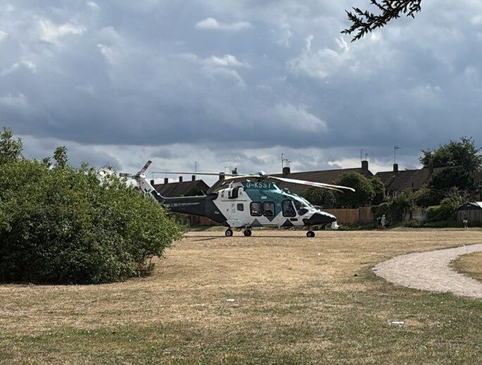 Mother and Daughter Stabbed in Broad Daylight in Erith – Police Hunt Two Suspects