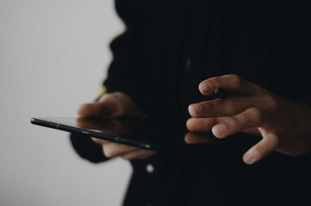 Nightlife or Nightshift? How Brits Spend Their Hours Online