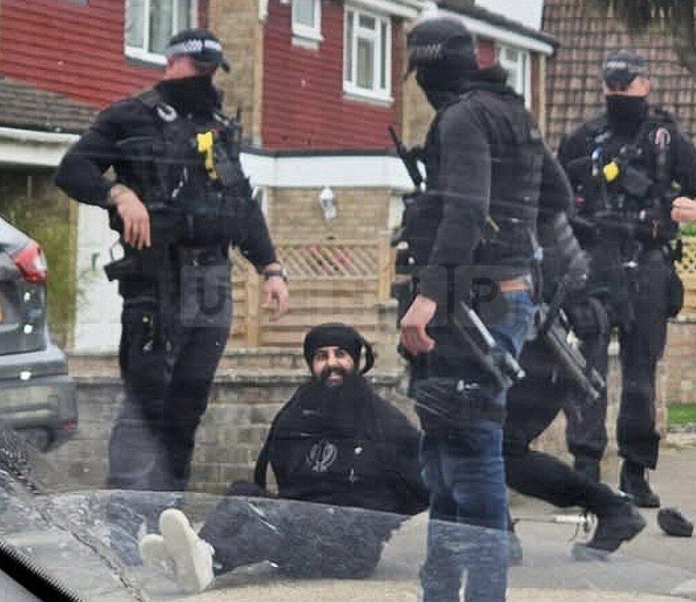 Police officer injured and man Tasered after armed stand-off in Istead Rise