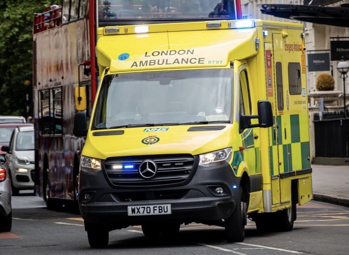 Blaze Breaks Out at Ilford Flats – Two Rescued by Firefighters – UKNIP
