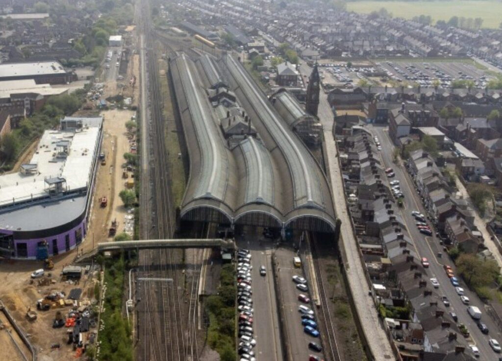 Tragedy at Darlington Station Shuts Down London Rail Lines – UKNIP