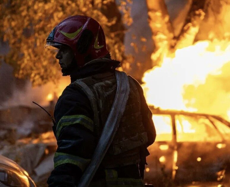 Kyiv Under Fire at Dawn – UKNIP