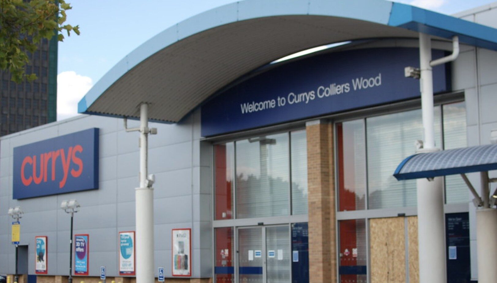 Woman Shocked by £2,400 Fraudulent Currys Purchase – UKNIP